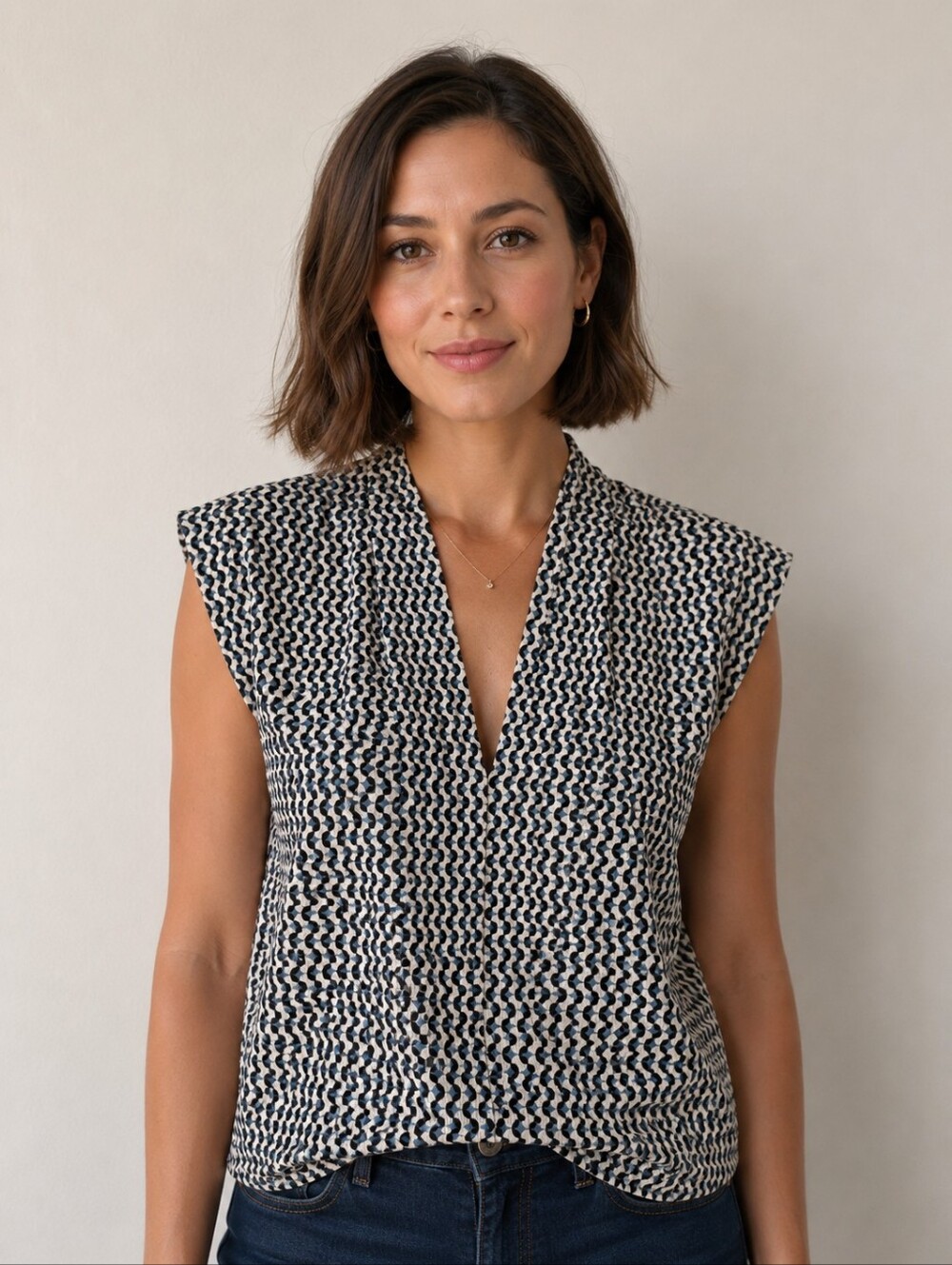 RW&CO. GEOMETRIC PRINT BLOUSE SIZE LARGE